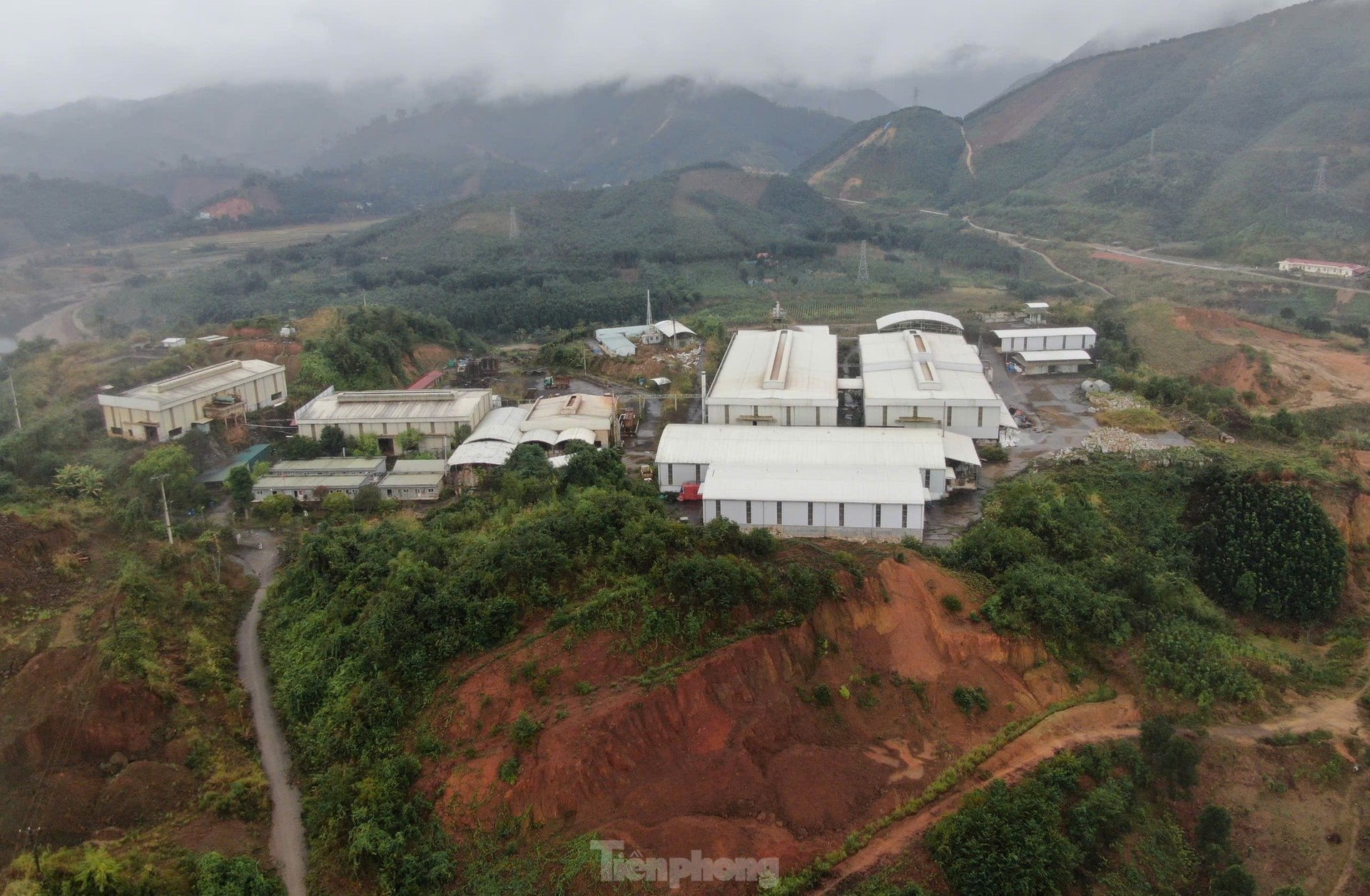 Chiêu lạ của Lưu Đức Hoa: Biến 2.160 tấn quặng thô thành 'cơm mẹ nấu' xuất sang Trung Quốc - Ảnh 1