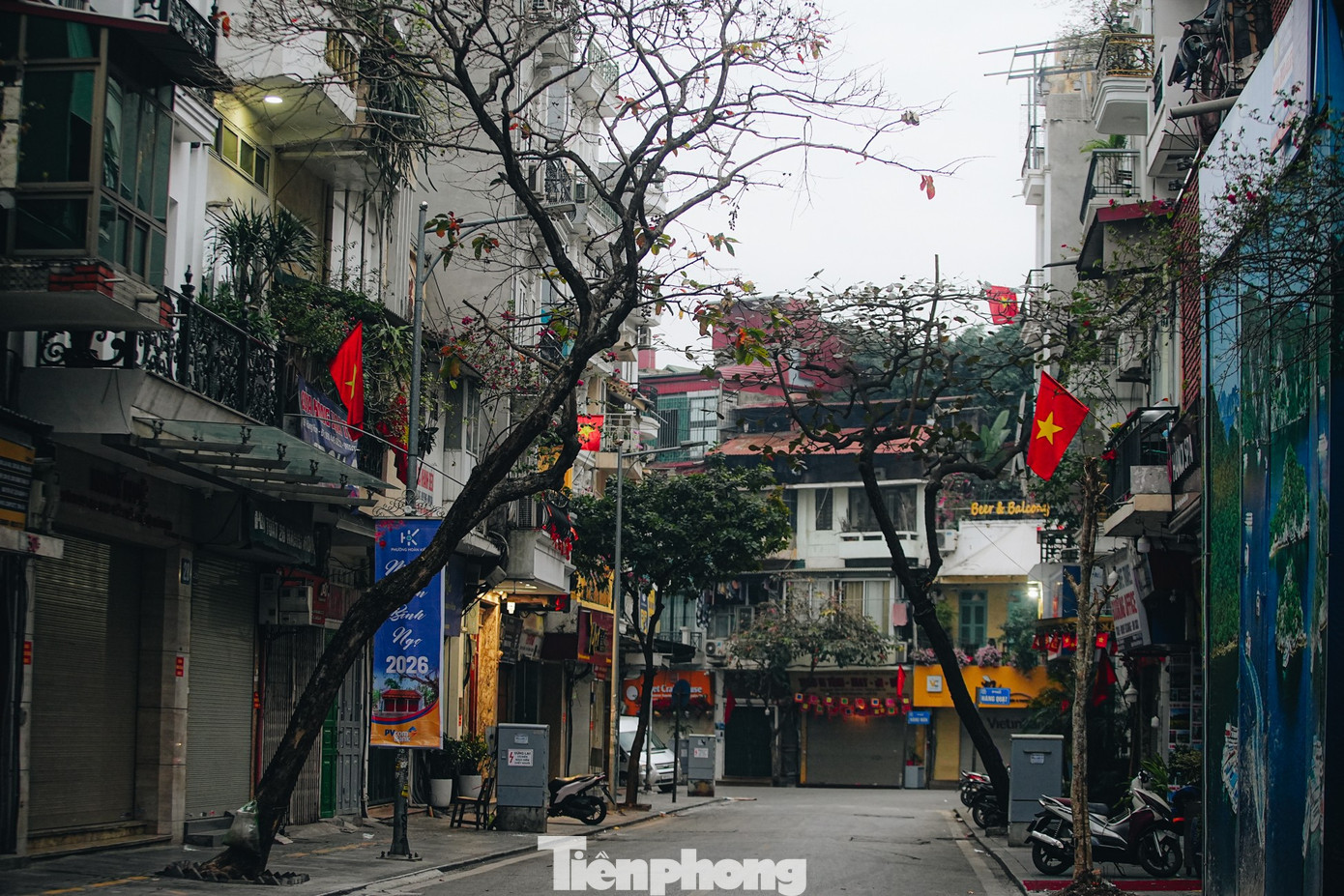 Vẻ đẹp hiếm có của Hà Nội trong buổi sáng đầu năm - Ảnh 7