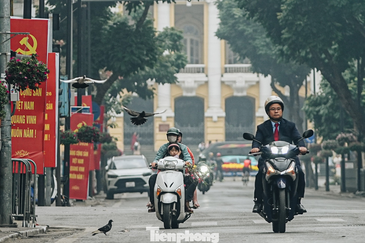 Vẻ đẹp hiếm có của Hà Nội trong buổi sáng đầu năm - Ảnh 26