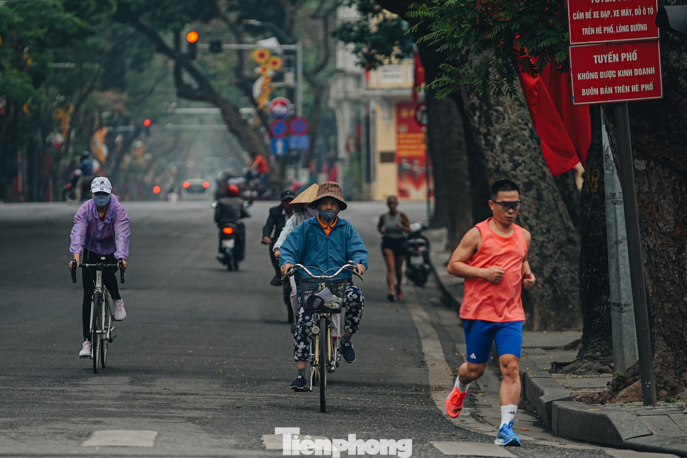 Vẻ đẹp hiếm có của Hà Nội trong buổi sáng đầu năm - Ảnh 29