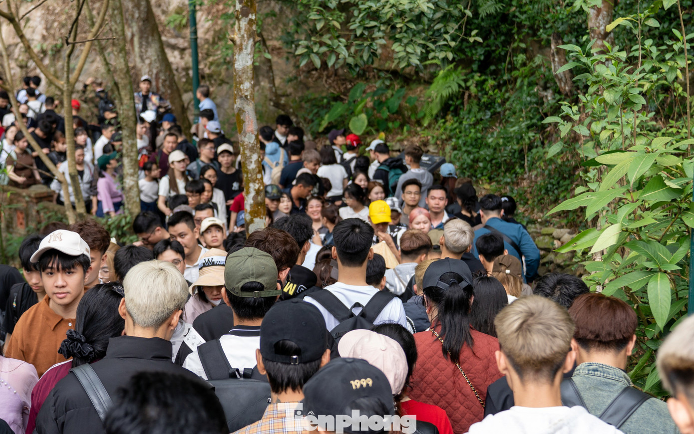 Cảnh tượng chưa từng thấy ở Yên Tử - Ảnh 12