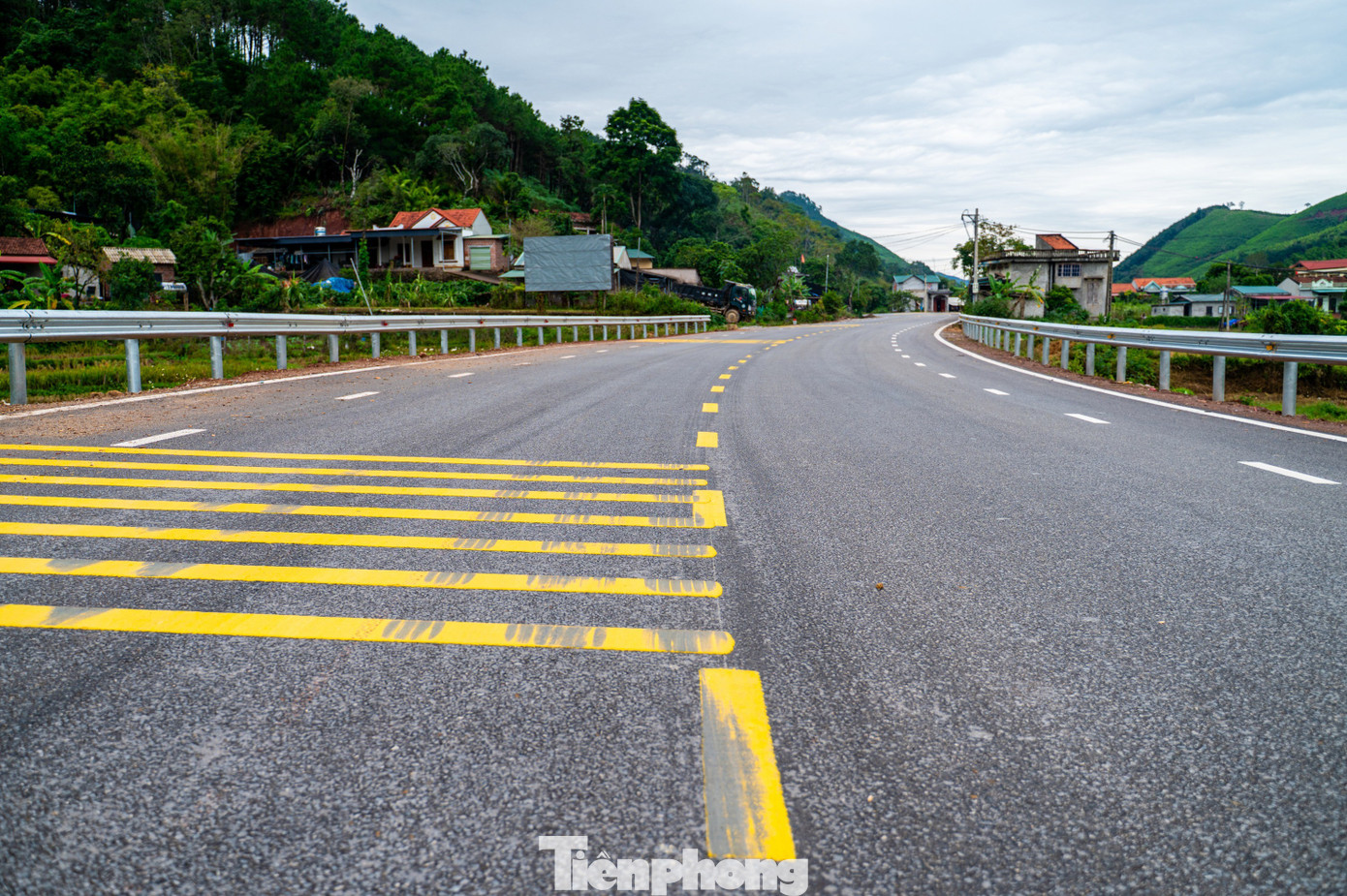 Diện mạo quốc lộ 2.300 tỷ qua Lạng Sơn vừa 'lên đời' - Ảnh 2