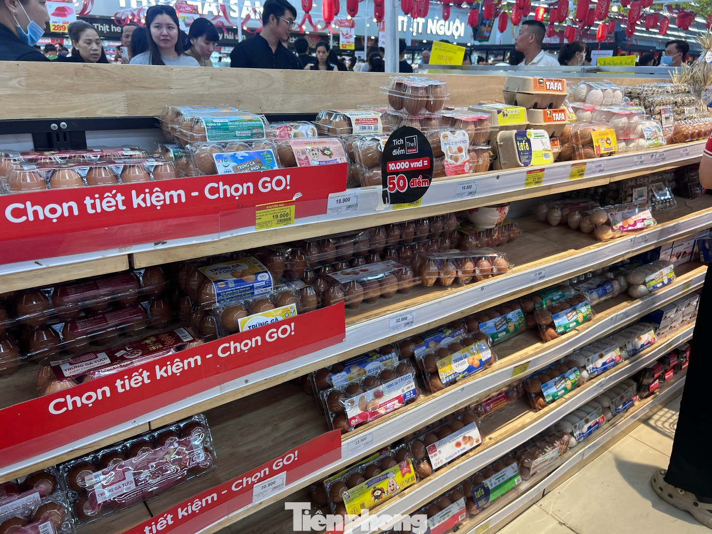 Nửa đêm, siêu thị vẫn ken đặc người mua sắm Tết - Ảnh 7