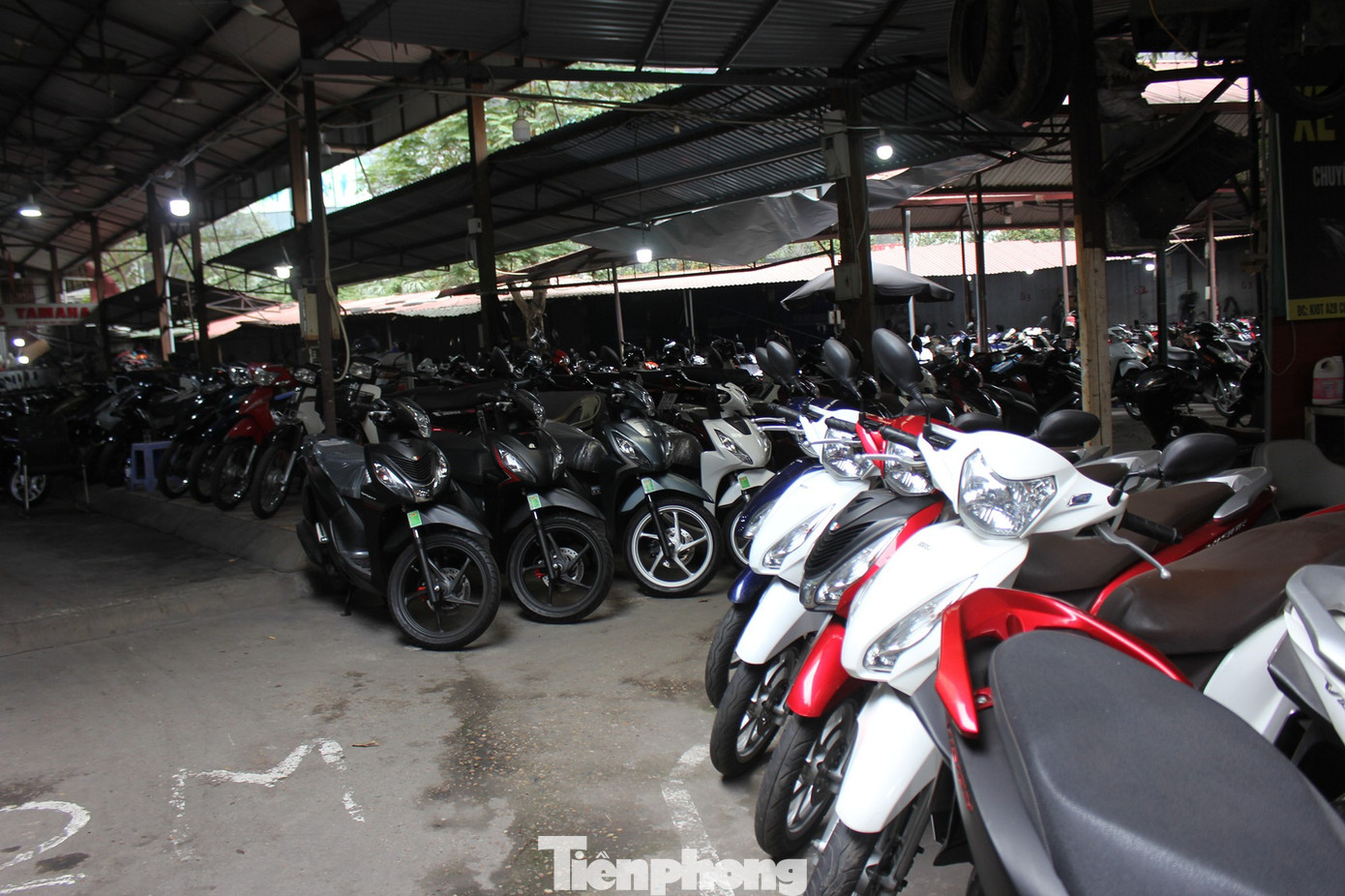 Chợ xe máy Hà Nội ảm đạm chưa từng có, tiểu thương tính bỏ nghề - Ảnh 11
