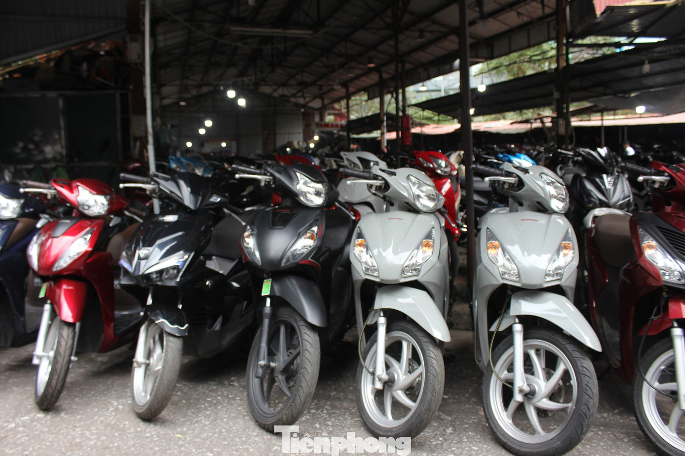 Chợ xe máy Hà Nội ảm đạm chưa từng có, tiểu thương tính bỏ nghề - Ảnh 7