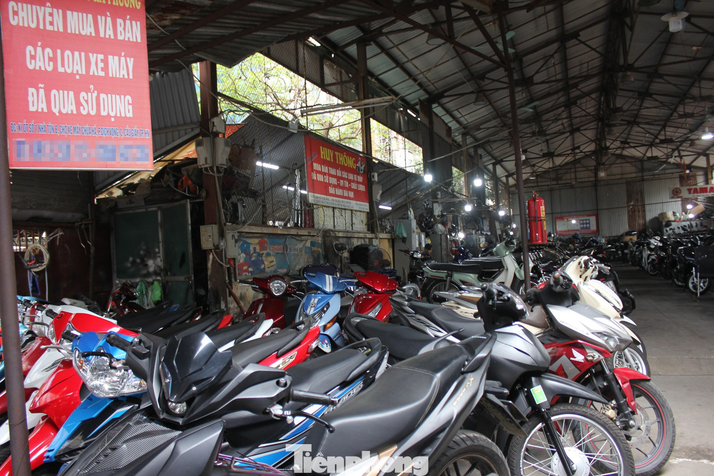 Chợ xe máy Hà Nội ảm đạm chưa từng có, tiểu thương tính bỏ nghề - Ảnh 9
