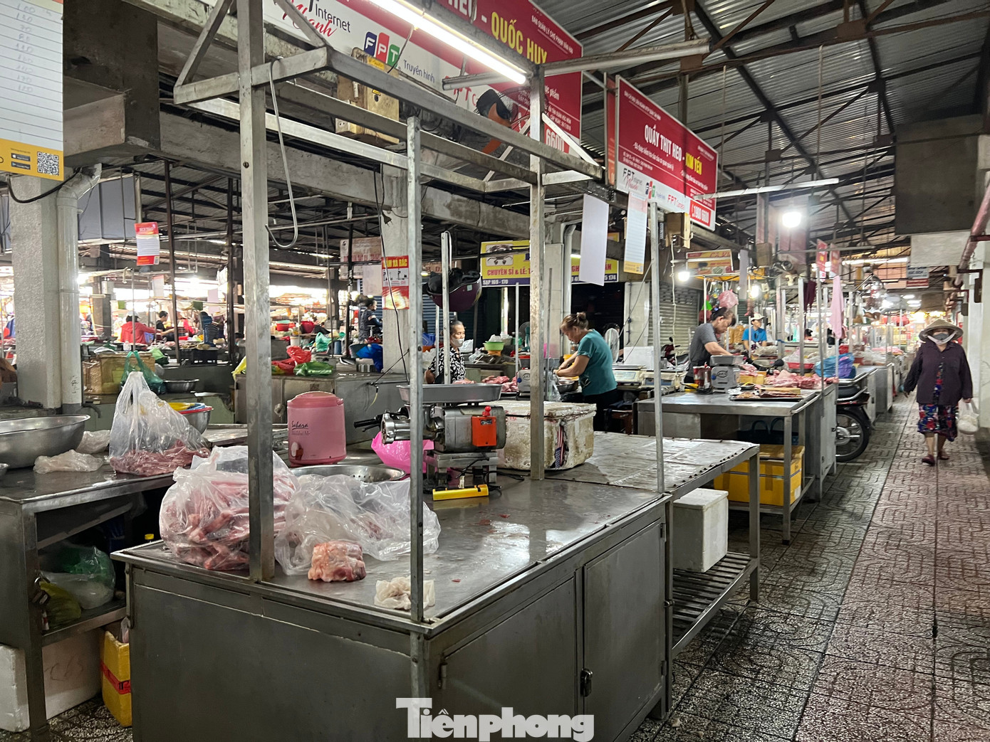 Lý do bà nội trợ TPHCM rụt rè mua thịt heo - Ảnh 1