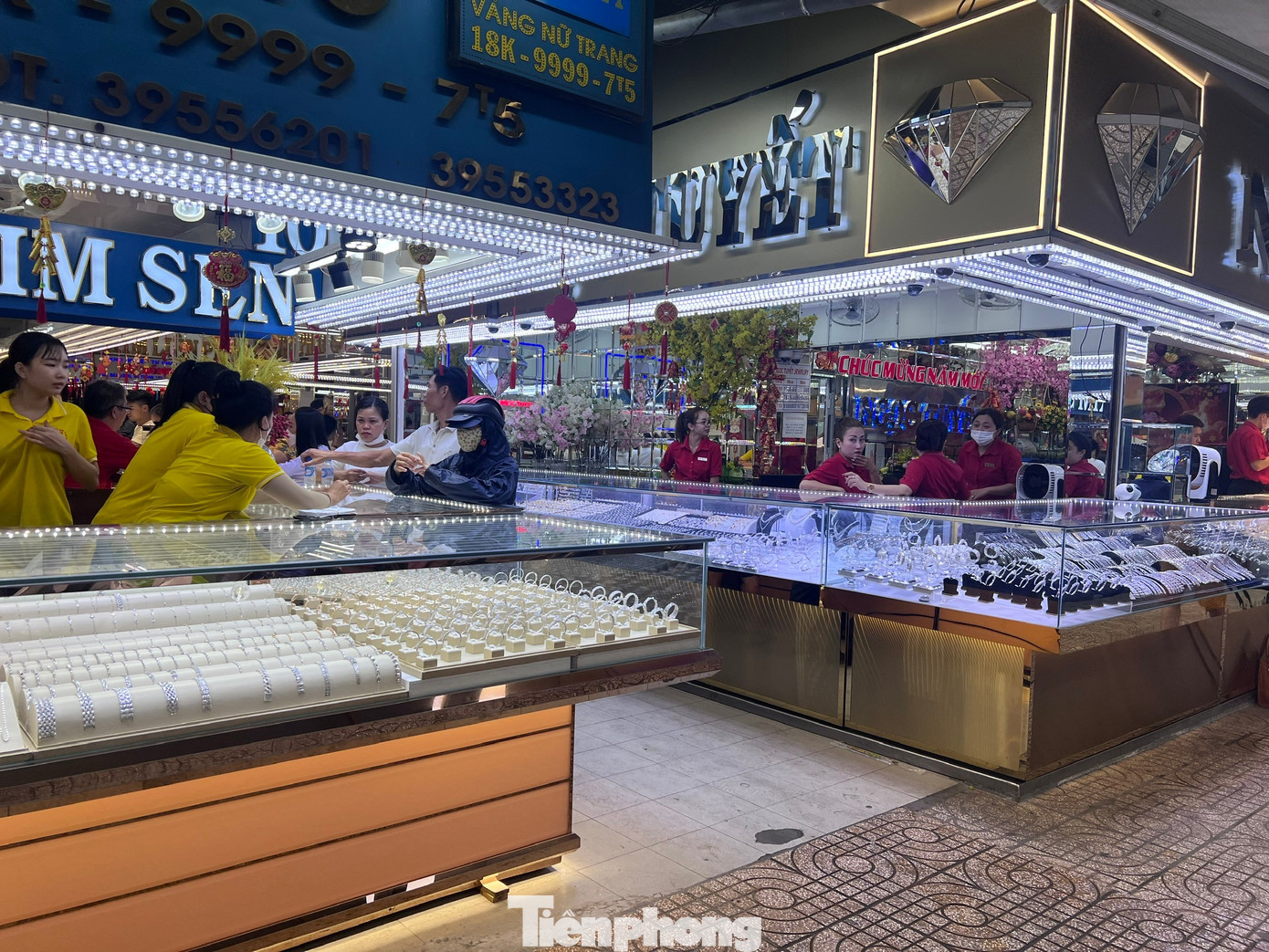 'Phố vàng bạc' sầm uất bỗng dưng vắng tanh vắng ngắt ngày Vía Thần tài - Ảnh 5