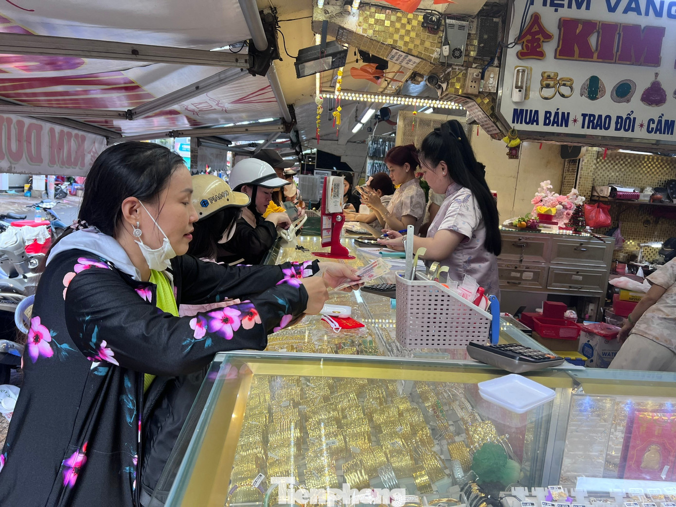 'Phố vàng bạc' sầm uất bỗng dưng vắng tanh vắng ngắt ngày Vía Thần tài - Ảnh 9