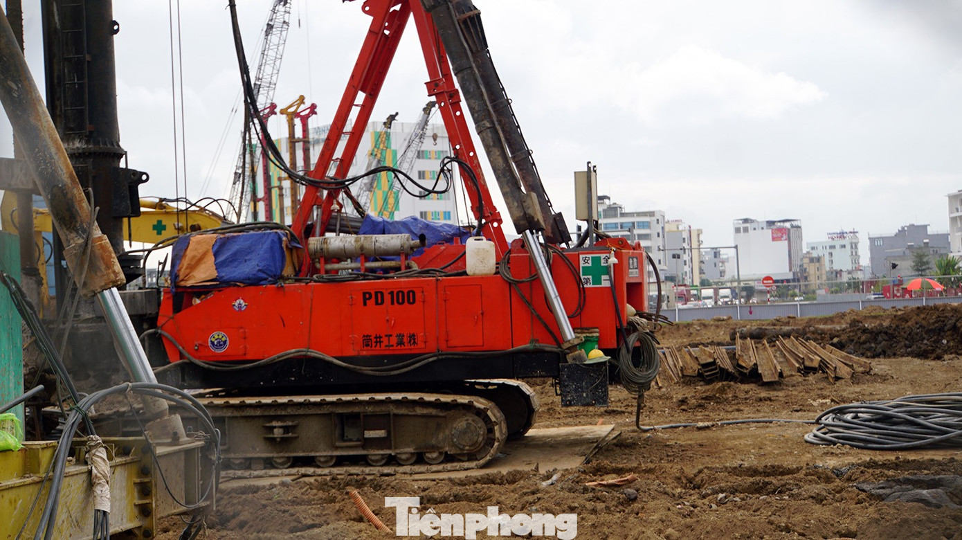 Lắp đèn chiếu sáng cho người dân qua công trường giao thông đẹp nhất Hải Phòng ngày Tết - Ảnh 3