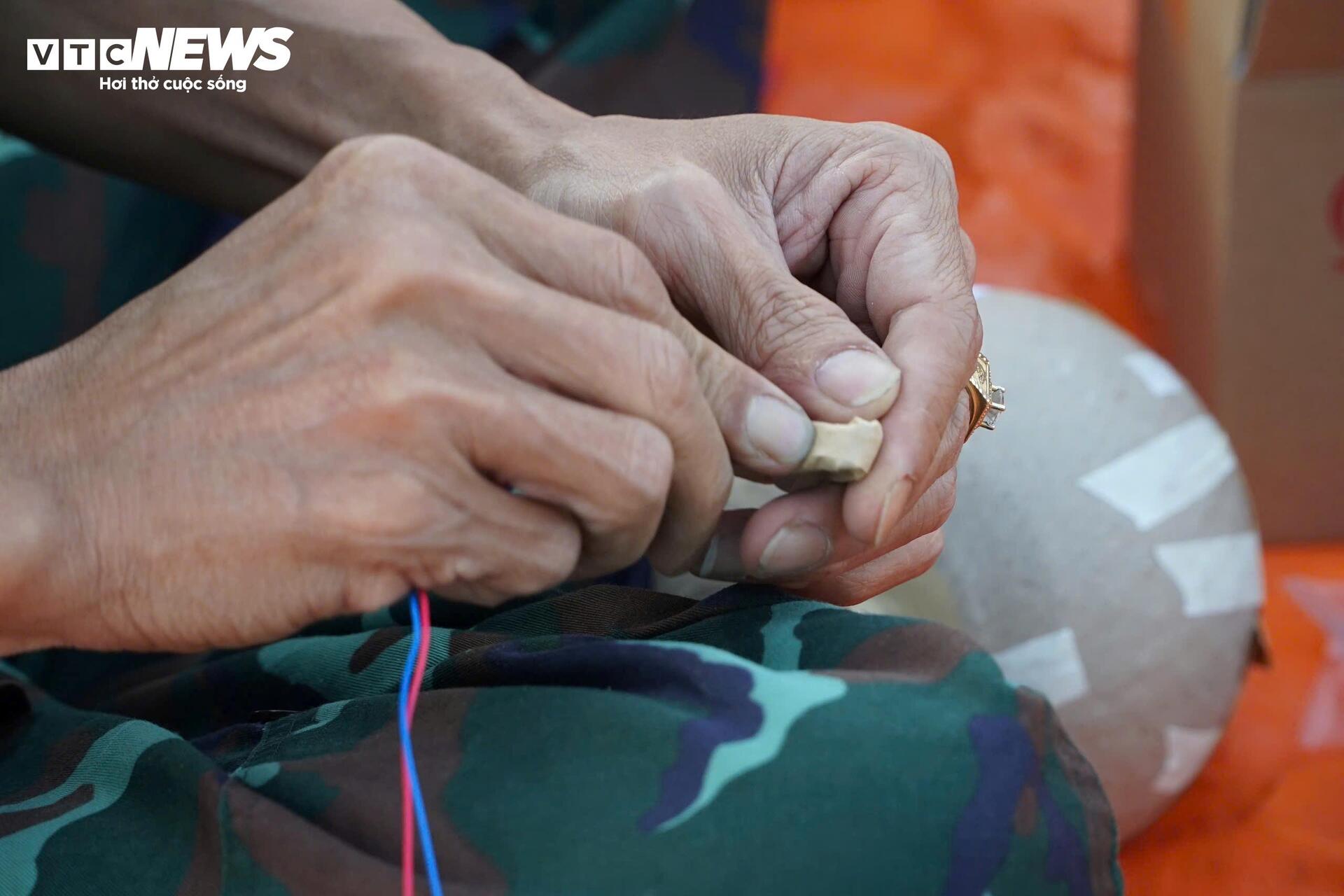 Cận cảnh trận địa pháo hoa ở TP.HCM sẵn sàng khai hỏa đón giao thừa - Ảnh 17