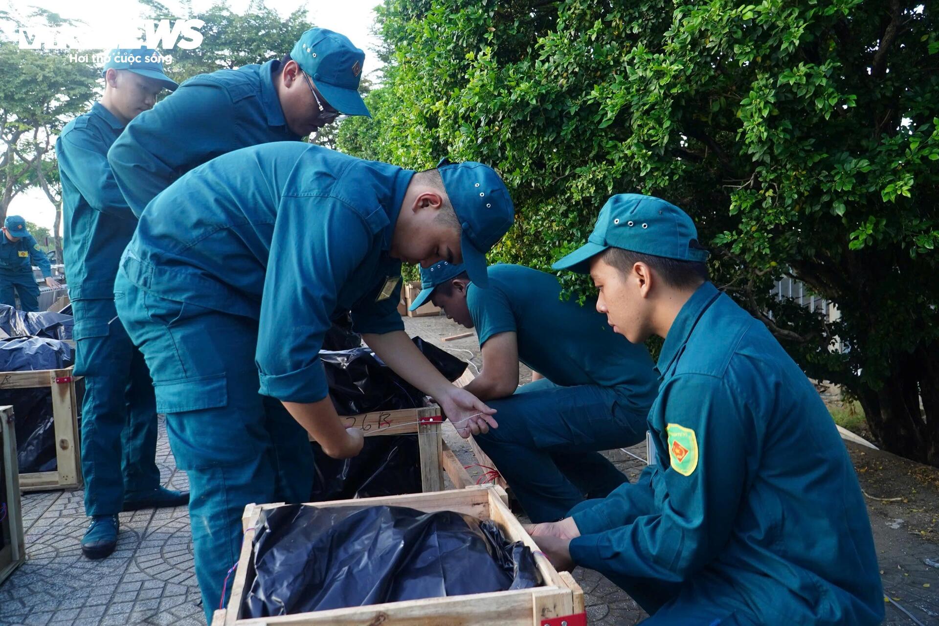 Cận cảnh trận địa pháo hoa ở TP.HCM sẵn sàng khai hỏa đón giao thừa - Ảnh 9