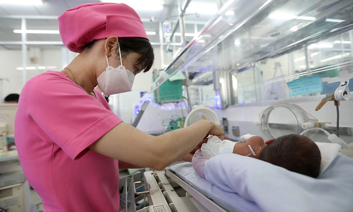 Yêu cầu bổ sung chính sách hỗ trợ phụ nữ sinh đủ 2 con trước 35 tuổi - Ảnh 1