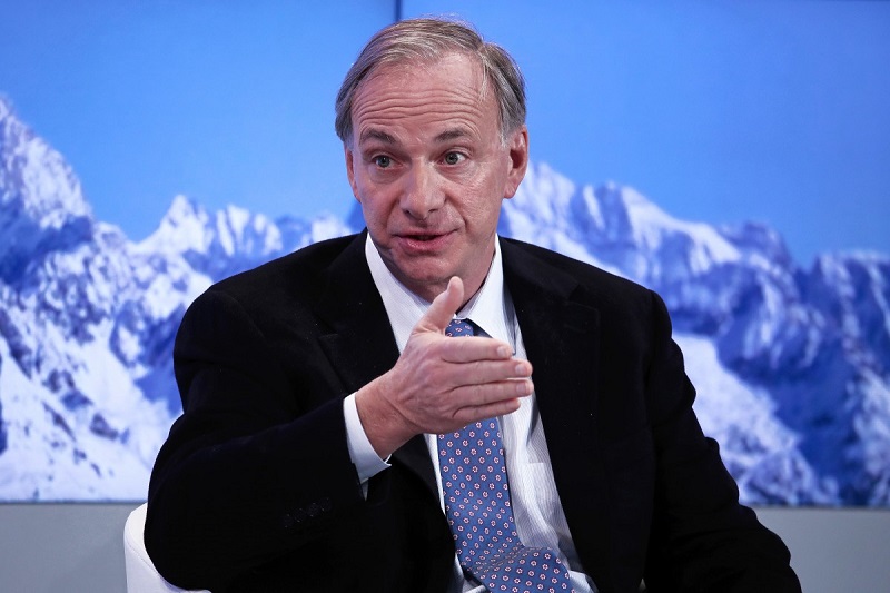 Tỷ phú Ray Dalio: “Vàng vẫn là đồng tiền an toàn nhất”, cảnh báo thế giới tiến gần một “cuộc chiến vốn” - Ảnh 1