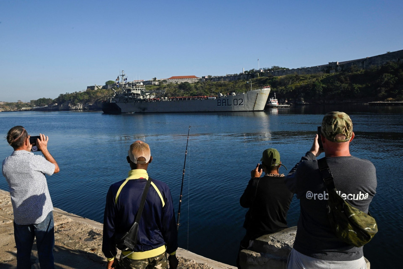 Tàu Mexico chở hàng viện trợ cập cảng Cuba - Ảnh 3