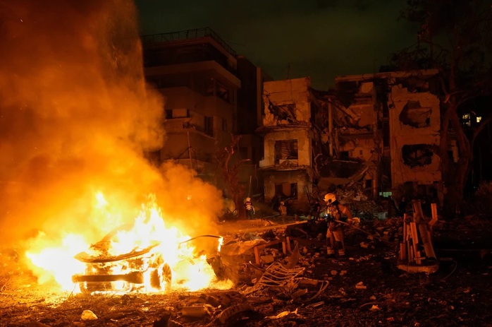 Hai tàu sân bay Mỹ "siết gọng kìm", sức mạnh của Iran còn đến đâu? - Ảnh 1