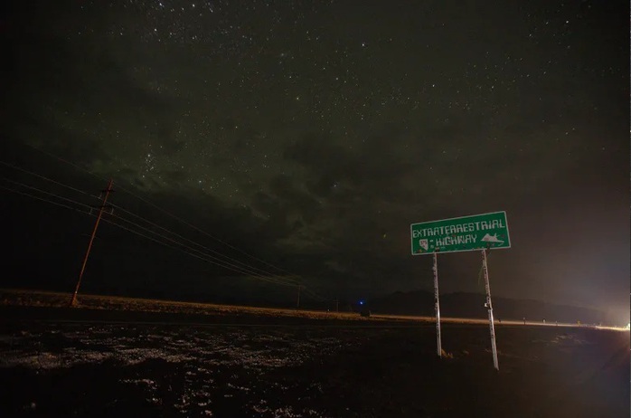 Những bí ẩn bủa vây “Xa lộ ngoài hành tinh” ở Mỹ - Ảnh 1