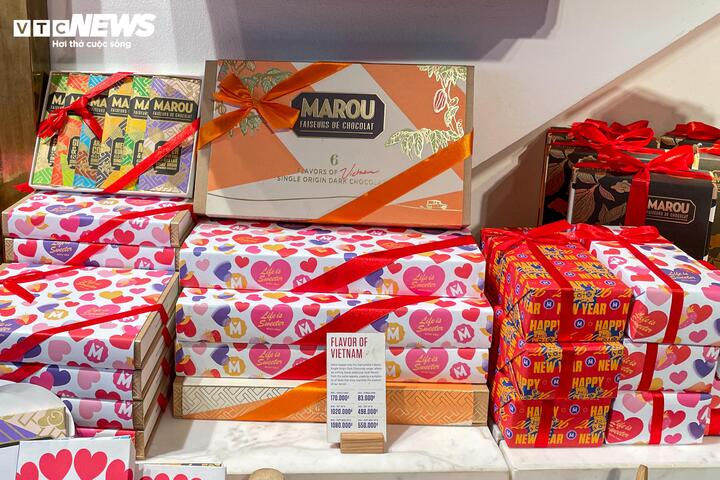 Trùng với Tết Nguyên đán, thị trường Valentine bị lấn át, vắng khách bất ngờ - Ảnh 6