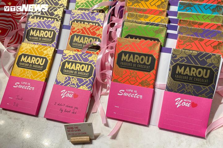 Trùng với Tết Nguyên đán, thị trường Valentine bị lấn át, vắng khách bất ngờ - Ảnh 5