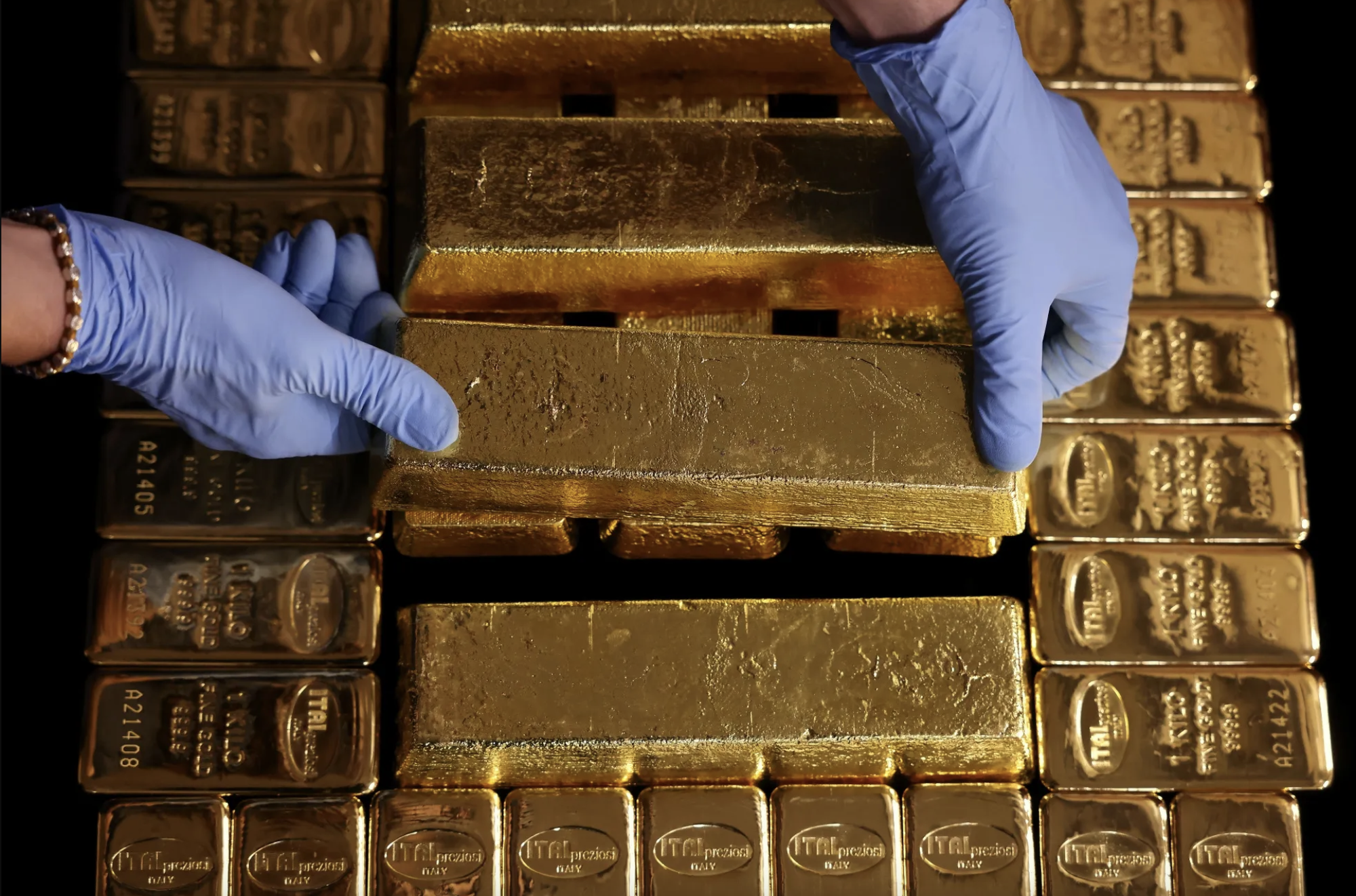 Vàng vật chất chỉ 500 tỷ USD nhưng giao dịch hàng trăm tỷ mỗi ngày: Ai thực sự điều khiển giá? - Ảnh 2