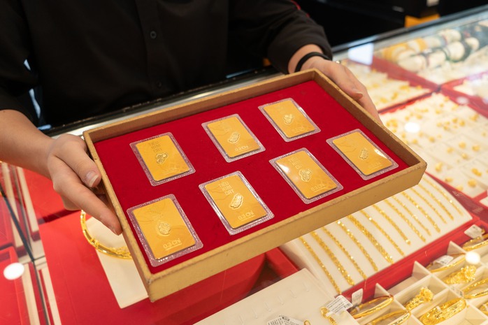 Tối 2-2, giá vàng bất ngờ đảo chiều tăng mạnh - Ảnh 1