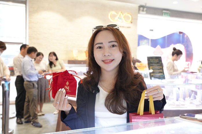 Cuối ngày 25-2, giá vàng miếng neo cao, nhiều công ty ra thông báo quan trọng - Ảnh 2