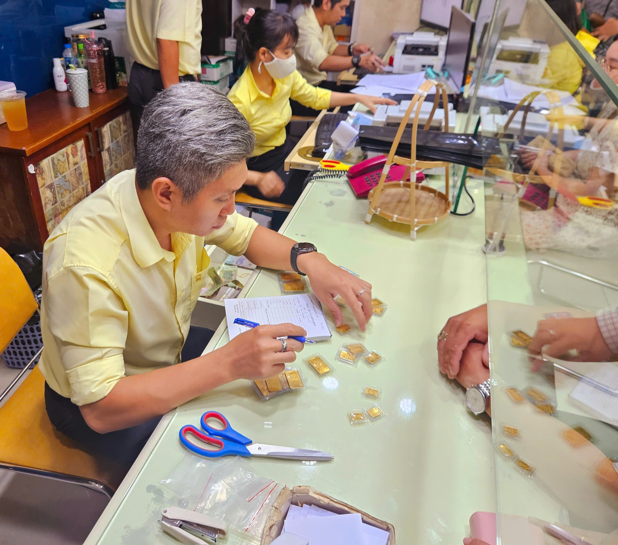 Liệu có kịp vận hành sàn giao dịch vàng trước 10-2 như yêu cầu của Thủ tướng? - Ảnh 3