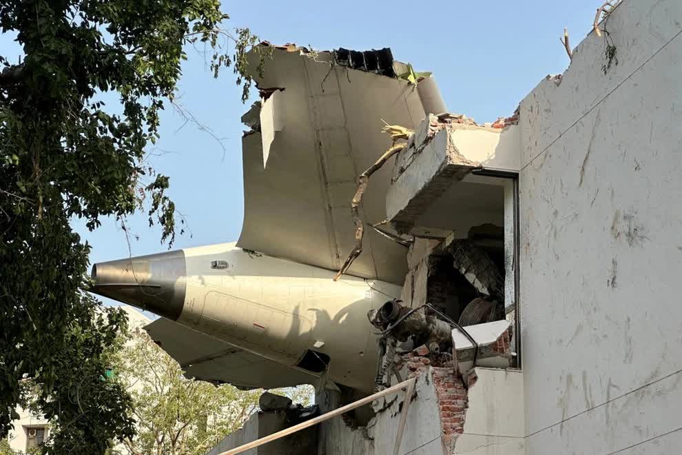 Nghi vấn mới chấn động và đầy bất ngờ trong vụ rơi máy bay Air India 8 tháng trước - Ảnh 2