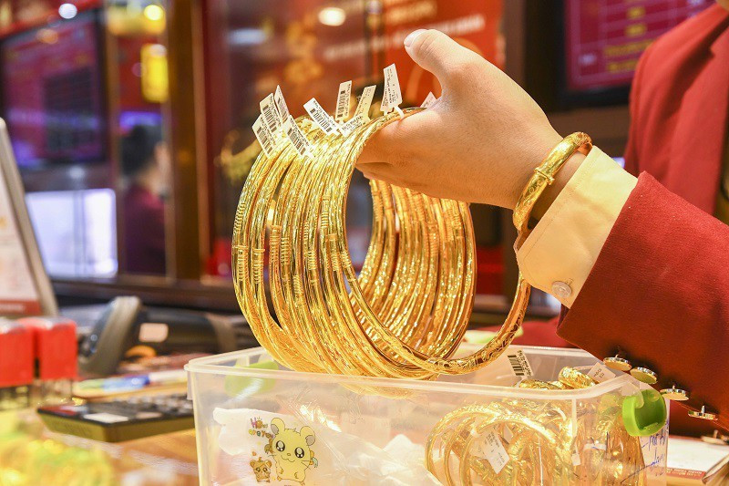 Thấy gì về giá vàng bạc thời gian qua? - Ảnh 1