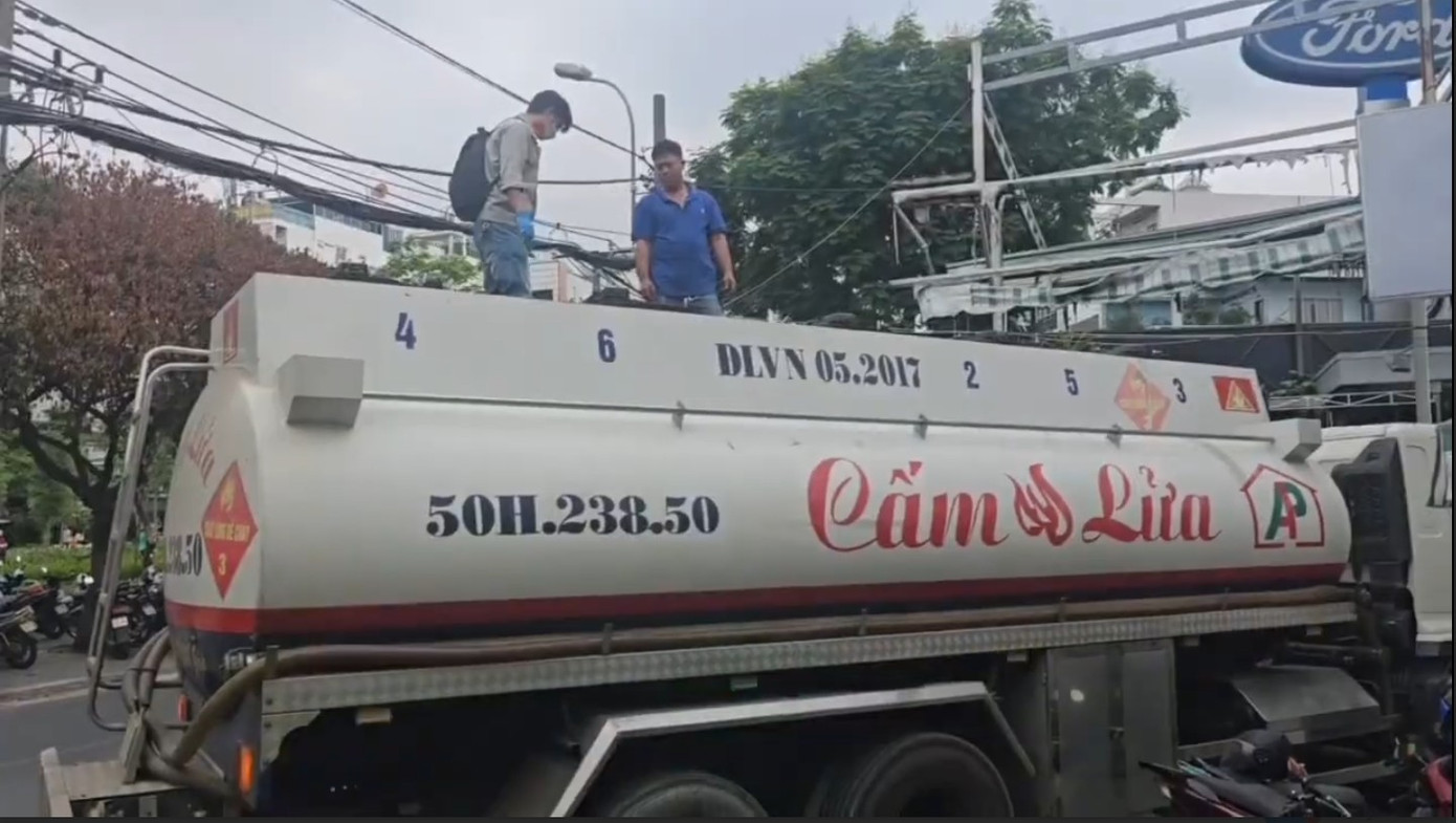 Vụ lùm xùm xăng giả: Hé lộ hóa chất pha trộn 'phá xe' - Ảnh 3