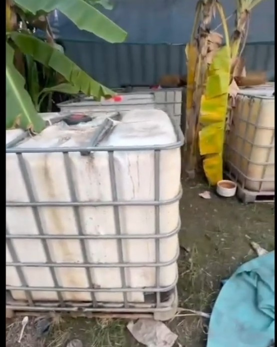 Lật tẩy 'công xưởng' sản xuất xăng RON A95 giả ở TPHCM - Ảnh 5