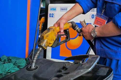 Giá xăng dầu tăng từ 15h chiều nay - Ảnh 1