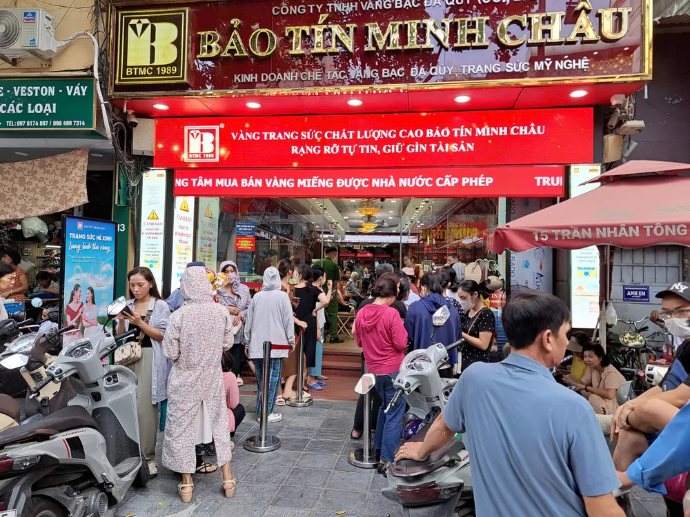 Sau một năm, giá vàng trong nước đã tăng hơn 77% - Ảnh 1