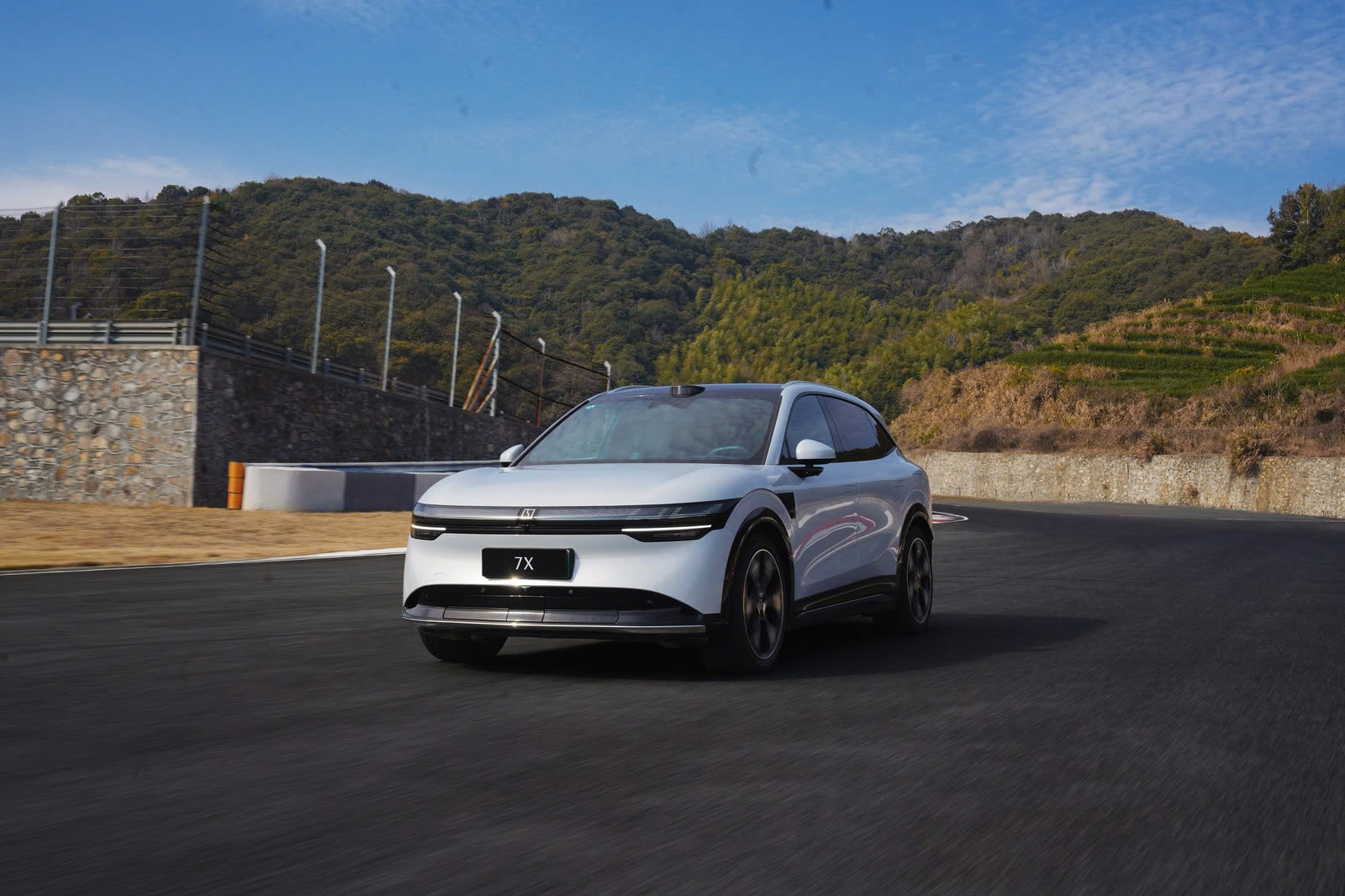 Zeekr 7X đang tăng giá tại Đông Nam Á, kịch bản nào khi xe sắp về Việt Nam? - Ảnh 1