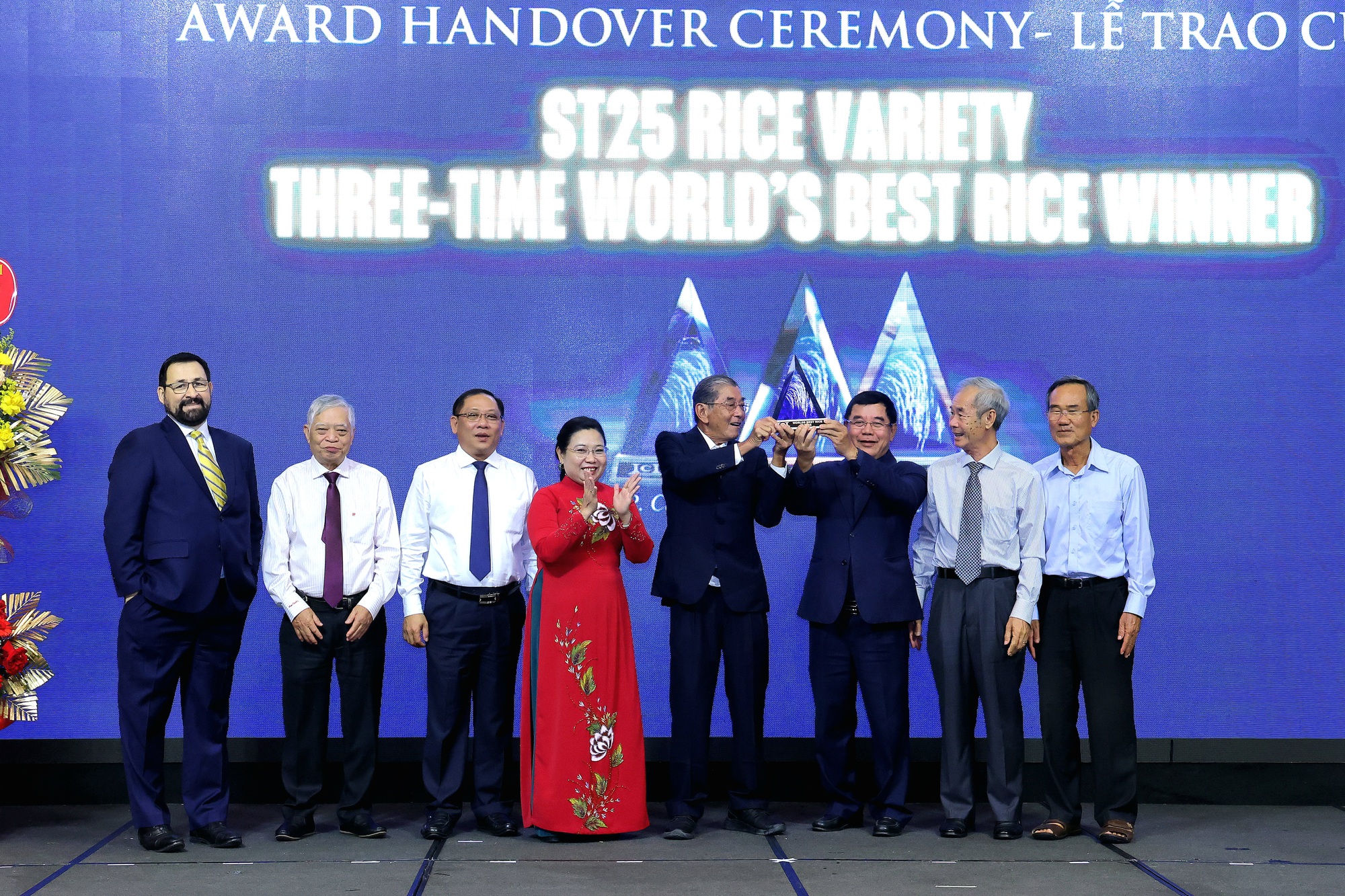 Gạo Việt Nam tiếp tục được trao cúp “Gạo ngon nhất thế giới” - Ảnh 2