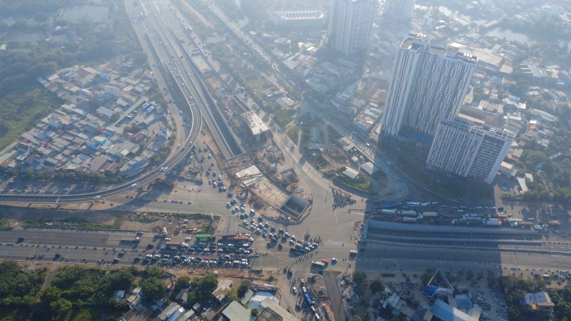 TPHCM thi công xuyên Tết cho mục tiêu tăng trưởng 2 con số - Ảnh 1