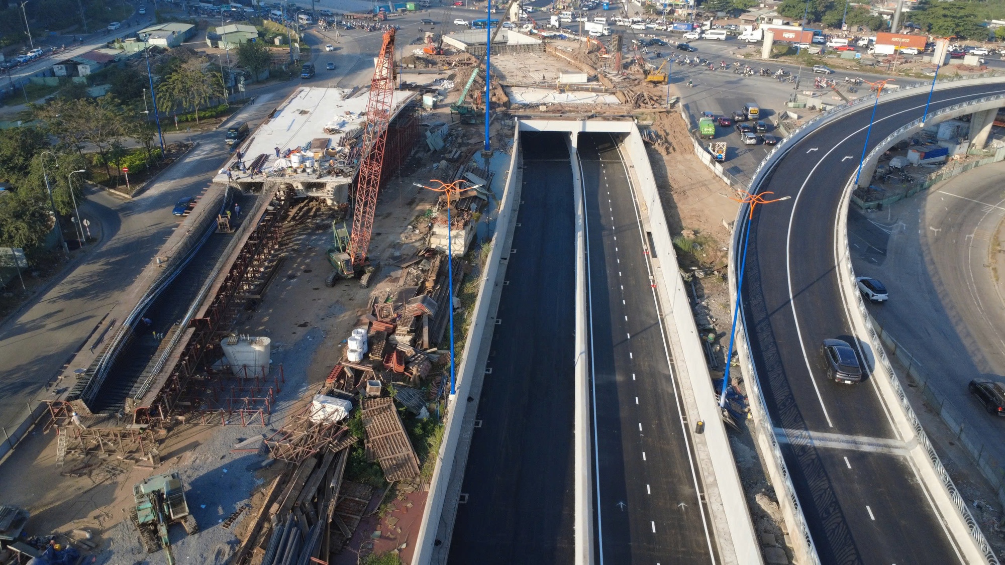 Những công trình "mở rộng đường băng" cho TPHCM cất cánh - Ảnh 8