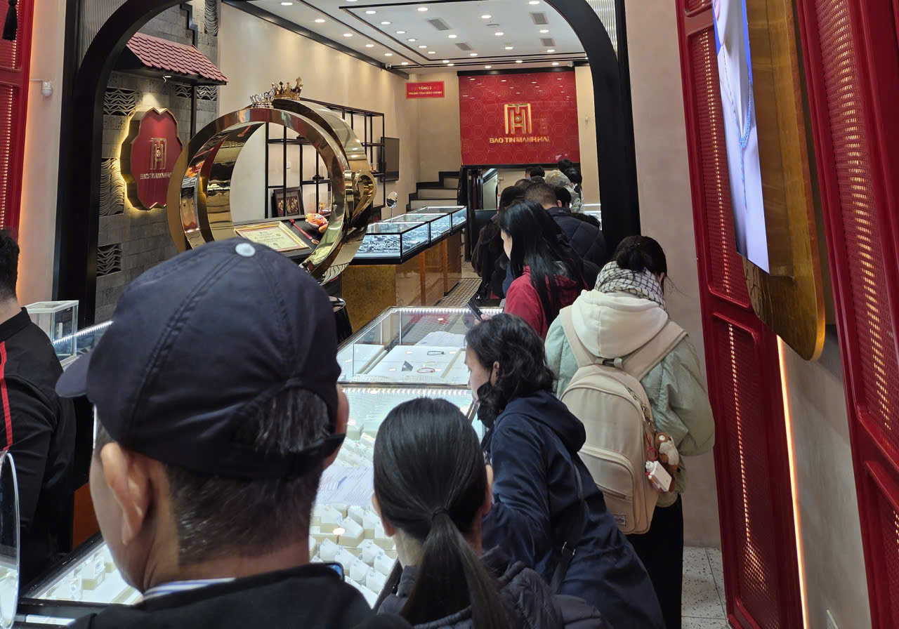 Hội đồng Vàng Thế giới: Giá vàng tăng vọt, giảm sốc và diễn biến tiếp theo - Ảnh 2