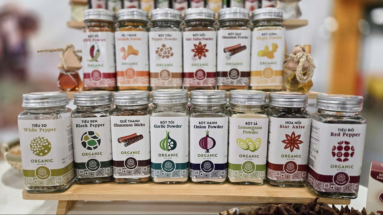 Bị gọi là “điên” vì làm hữu cơ, CEO Vinasamex Nguyễn Thị Huyền bắt tay nông dân nâng thu nhập lên 120-150 triệu đồng/ha quế hồi, nuôi tham vọng IPO - Ảnh 9