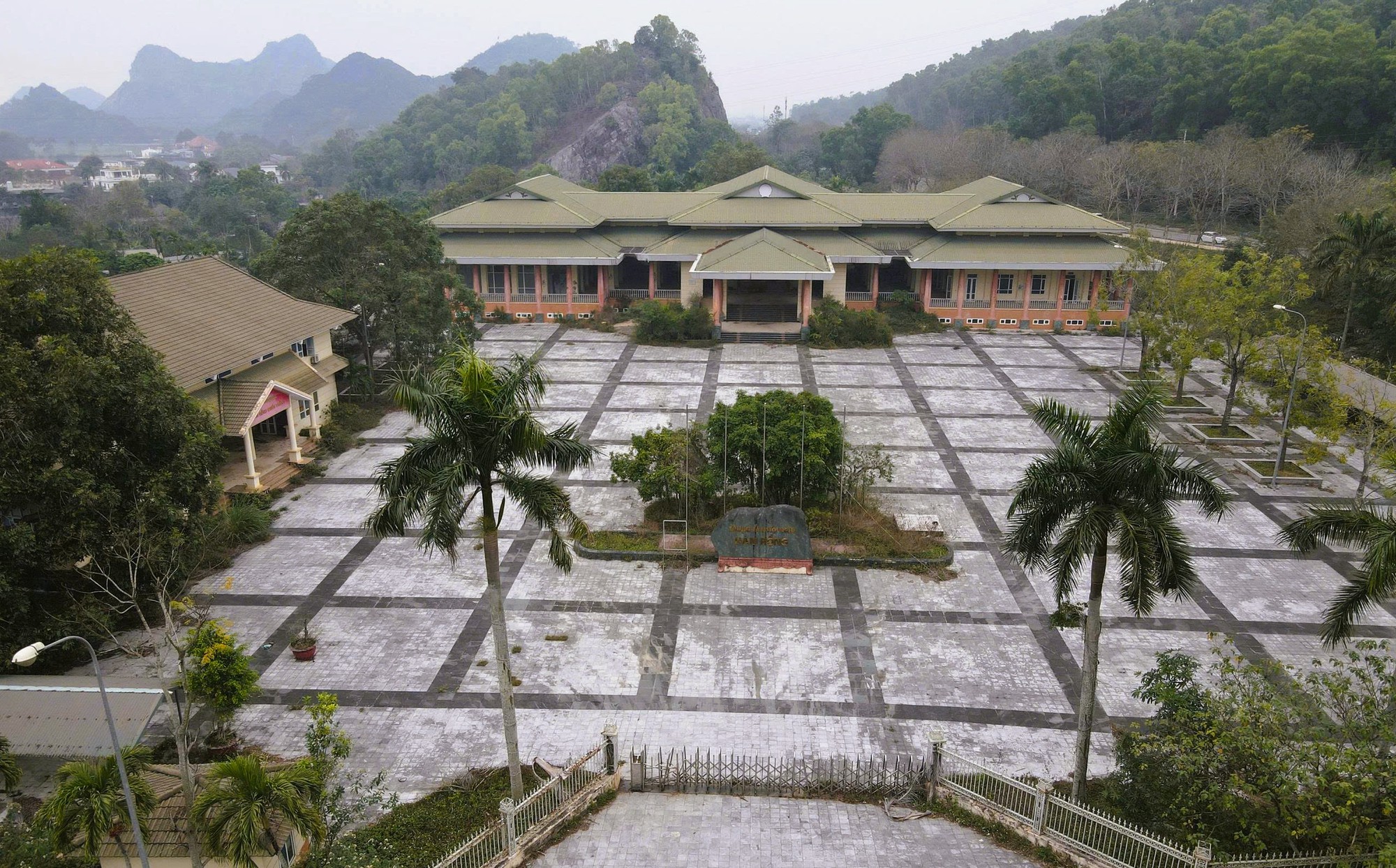 Trung tâm hội nghị 160 tỉ đồng ở Thanh Hóa bị đập phá, trộm tài sản - Ảnh 13