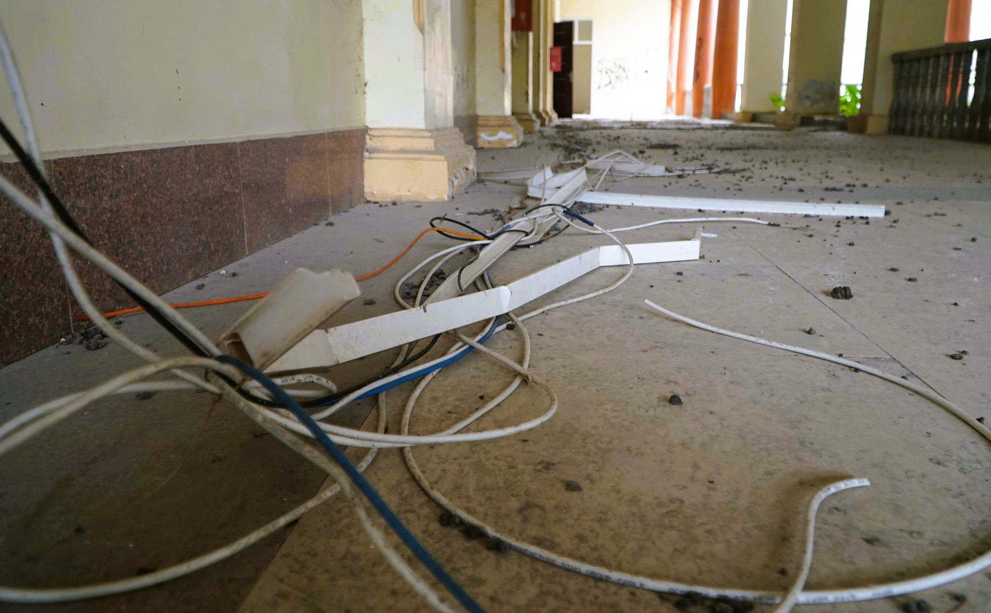 Trung tâm hội nghị 160 tỉ đồng ở Thanh Hóa bị đập phá, trộm tài sản - Ảnh 5