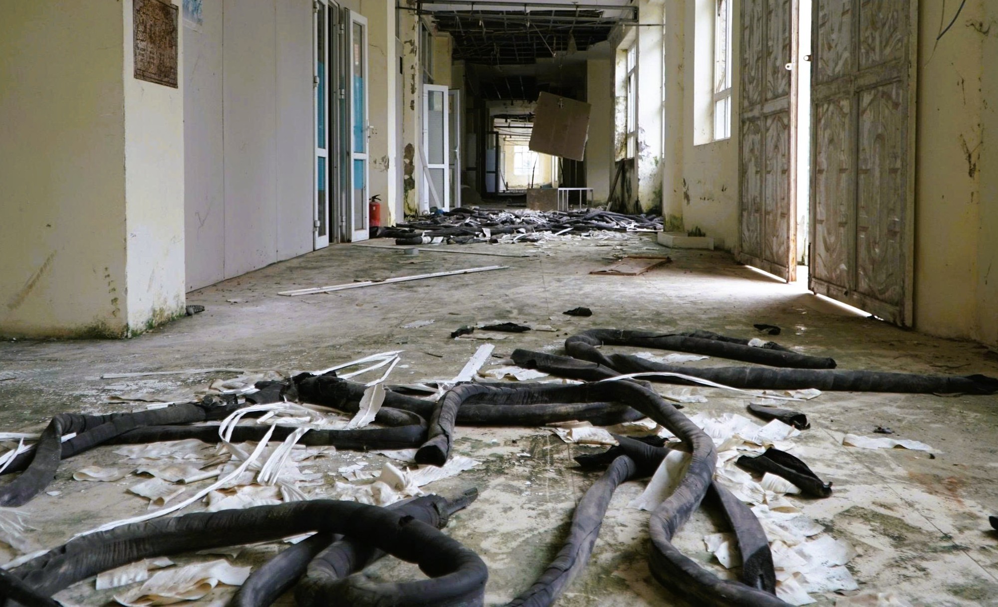 Trung tâm hội nghị 160 tỉ đồng ở Thanh Hóa bị đập phá, trộm tài sản - Ảnh 4