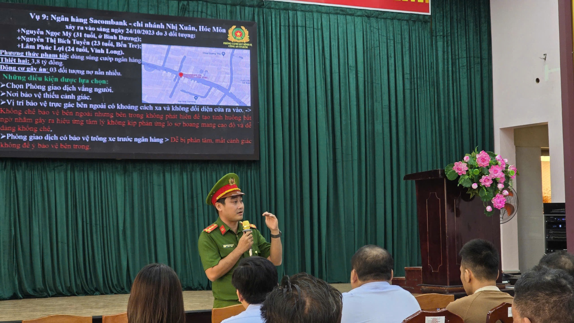 Công an TP Hồ Chí Minh siết phòng ngừa cướp ngân hàng, tiệm vàng sau vụ việc ở Gia Lai - Ảnh 2