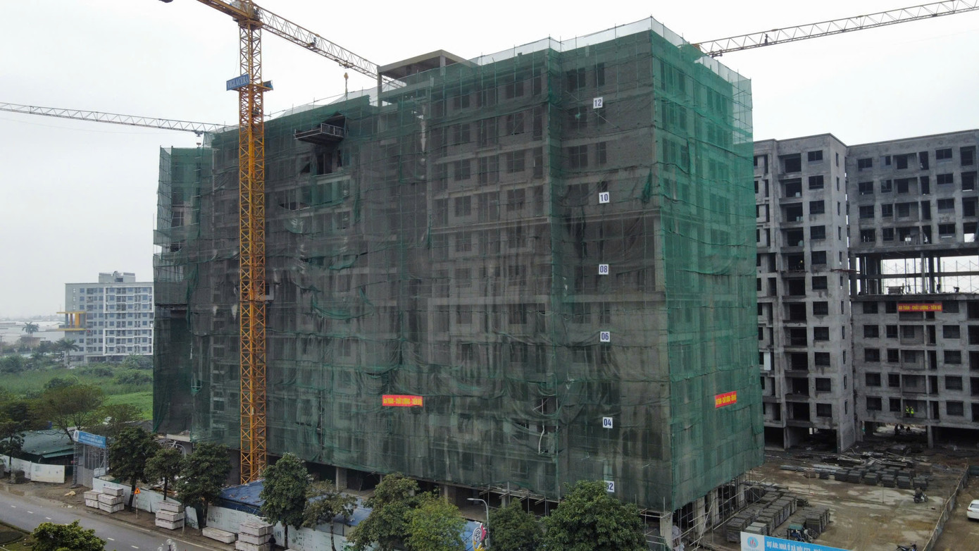 Công nhân vẫn bám công trường NƠXH từng 'nóng' chuyện dân xếp hàng xuyên đêm nộp hồ sơ - Ảnh 11