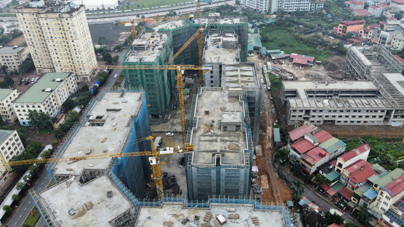 Công nhân vẫn bám công trường NƠXH từng 'nóng' chuyện dân xếp hàng xuyên đêm nộp hồ sơ - Ảnh 12