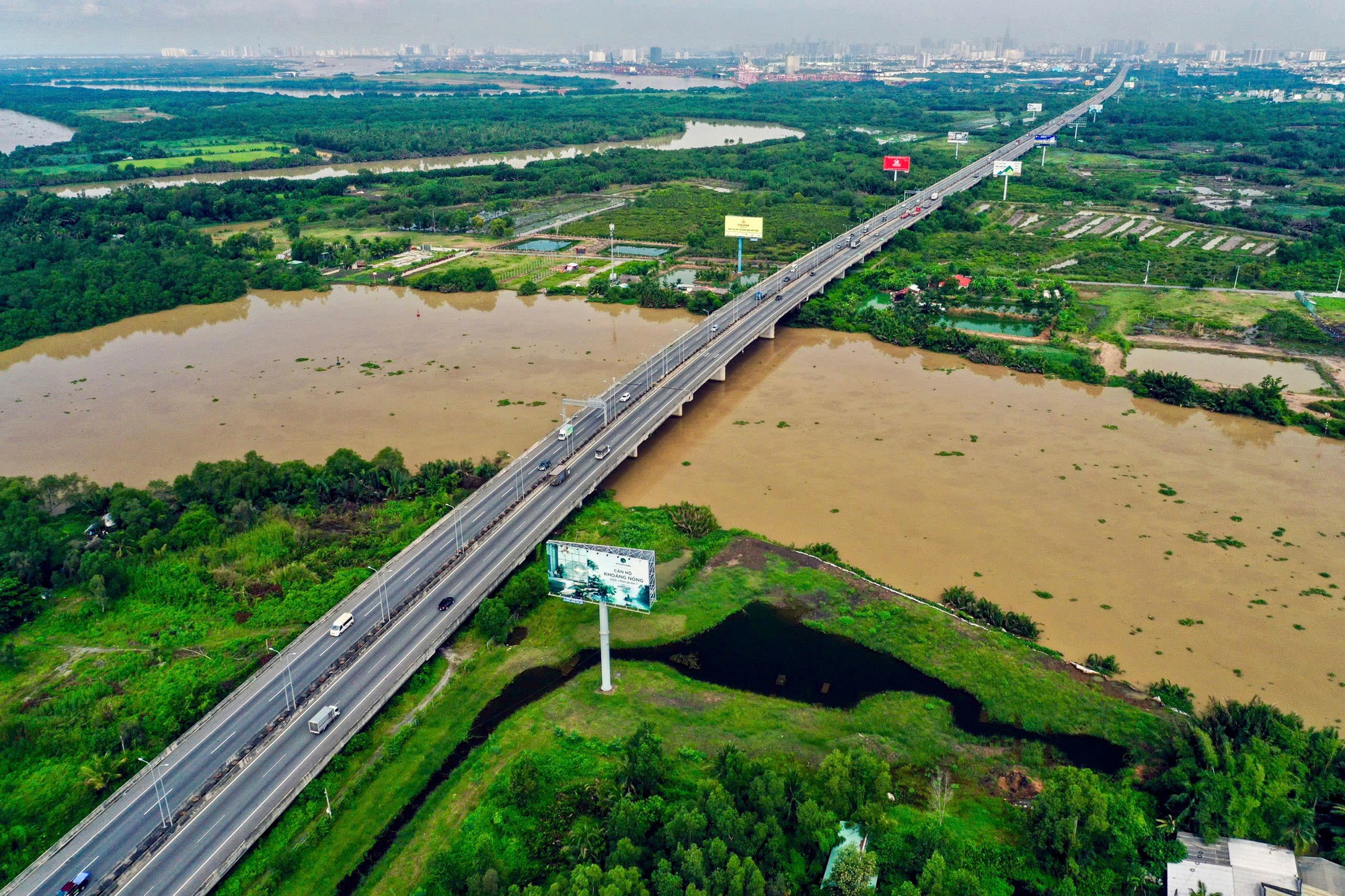 Những công trình "mở rộng đường băng" cho TPHCM cất cánh - Ảnh 2