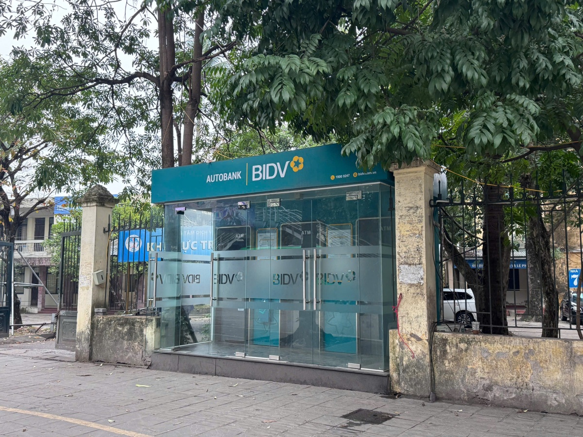 Không còn cảnh chen chân xếp hàng rút tiền trước Tết - Ảnh 1