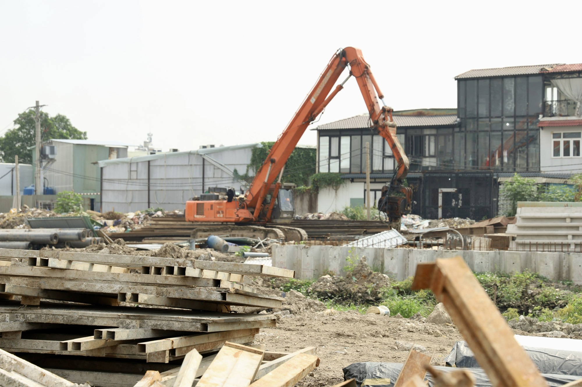 Cận Tết, công nhân vẫn bám trụ thi công trên rạch Xuyên Tâm - Ảnh 7