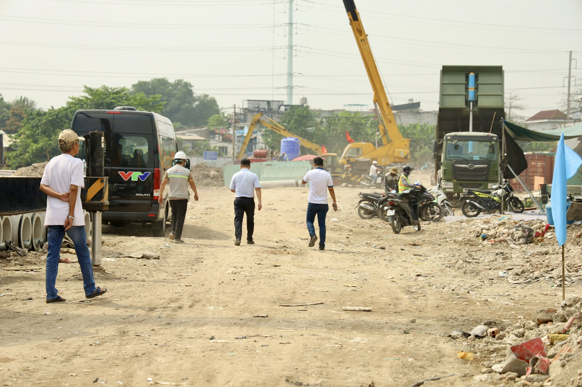 Cận Tết, công nhân vẫn bám trụ thi công trên rạch Xuyên Tâm - Ảnh 6