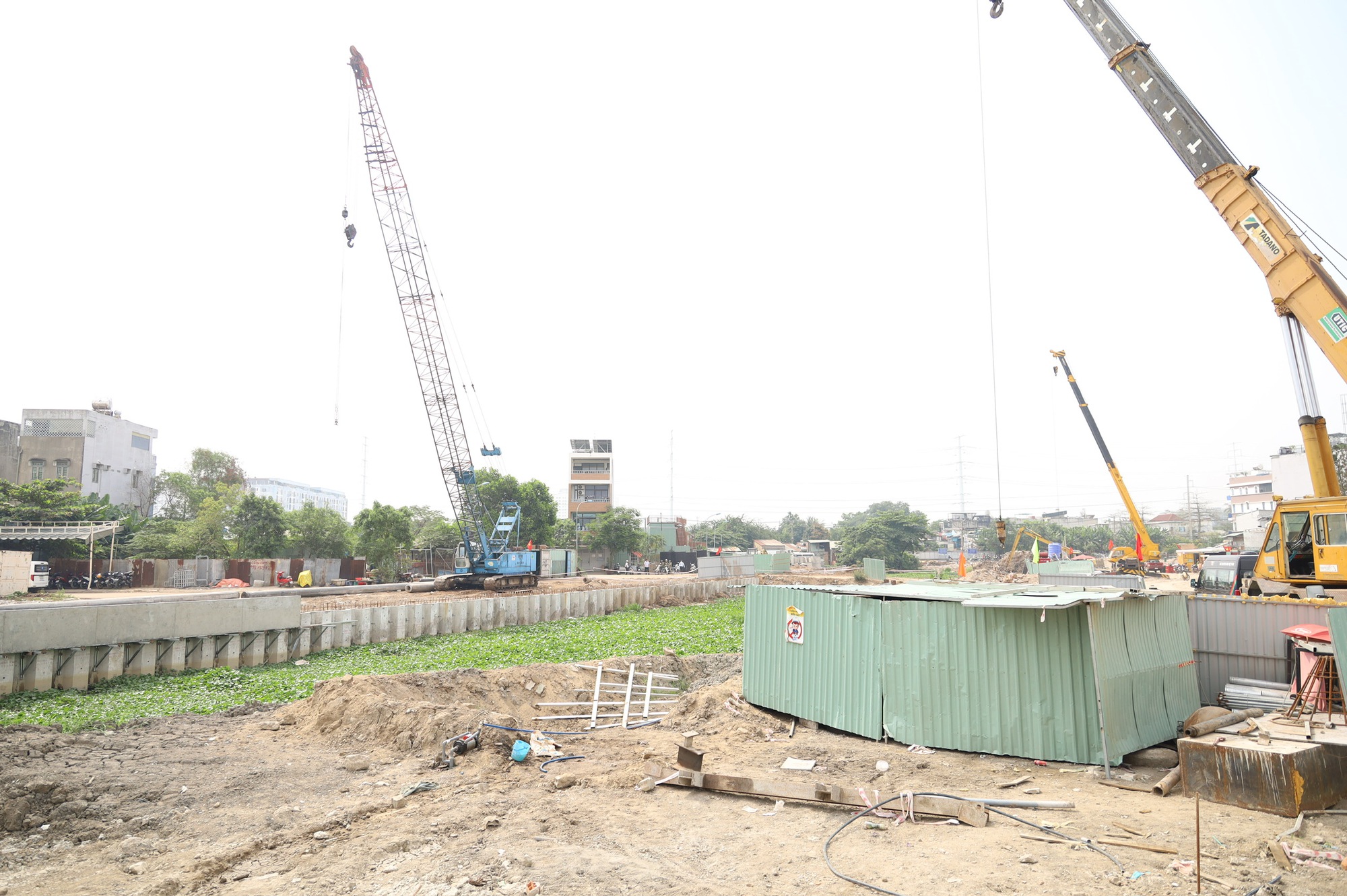 Cận Tết, công nhân vẫn bám trụ thi công trên rạch Xuyên Tâm - Ảnh 9